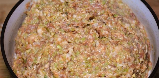  正确|不要只是加水拌饺子馅，教你正确的方法，学会再也不去餐馆了