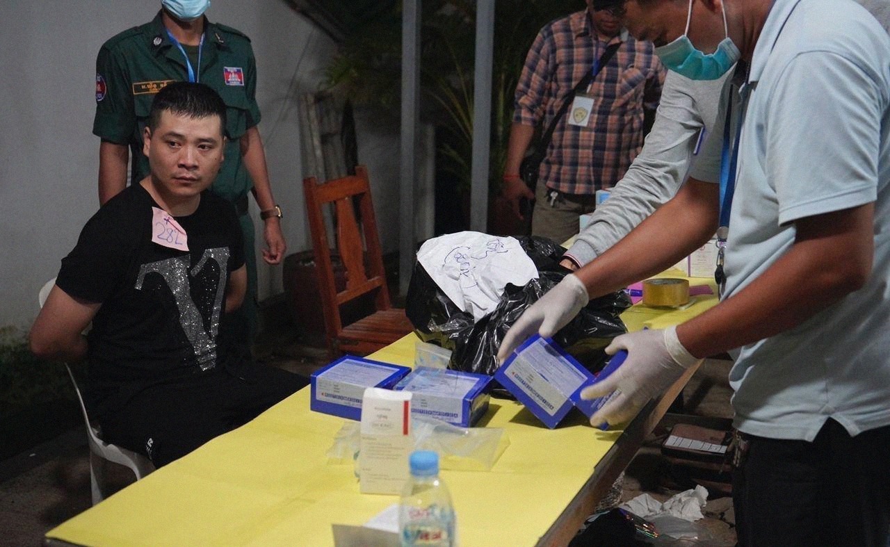 持枪|西港中资餐厅老板被逮捕：涉毒非法持枪和经验色情性服务