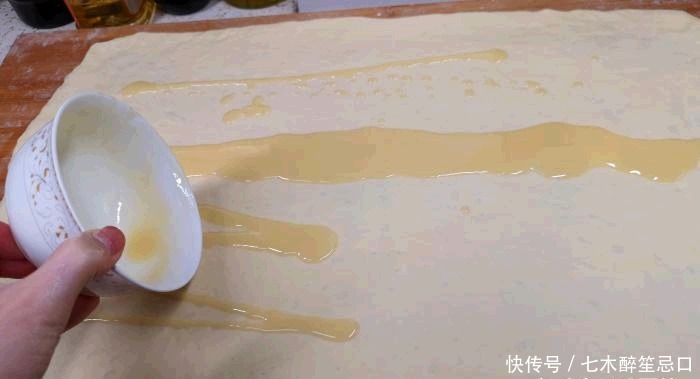  搅拌|宅家大半月，全家都馋这道面食，三天两头喊我做，一袋面粉见底了