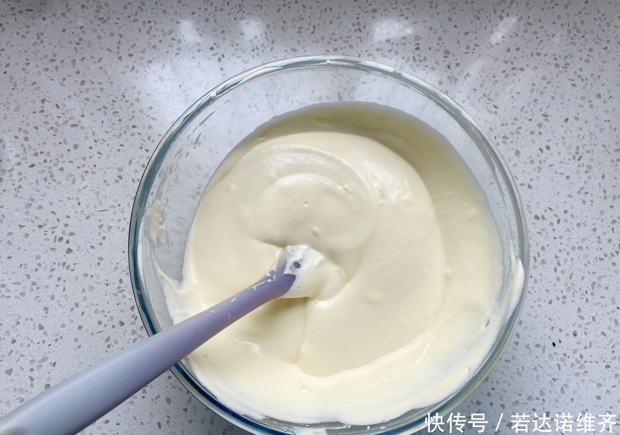 柔软|蛋糕卷最详细的教程,操作方便易成功,细腻柔软怎么卷都不裂