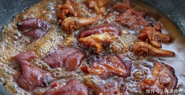 红润|红烧猪蹄,小火慢炖色泽红润又入味,满满胶原蛋白是女生的最爱