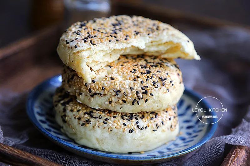 全家人|1斤面粉做6个烧饼,不油不腻,平底锅就能做,刚好全家人的早餐