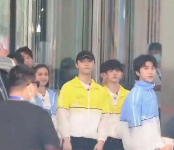 滤镜|22岁蔡徐坤遇上20岁陈立农,没了十级滤镜,两岁年龄差成亮点