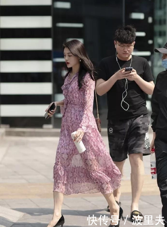 凉鞋|美女脚上搭配一双高跟凉鞋,让她性感美丽的同时充满时尚的魅力