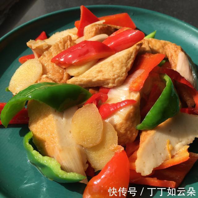 炒鱼|青红椒炒鱼豆腐,简单快手家常菜