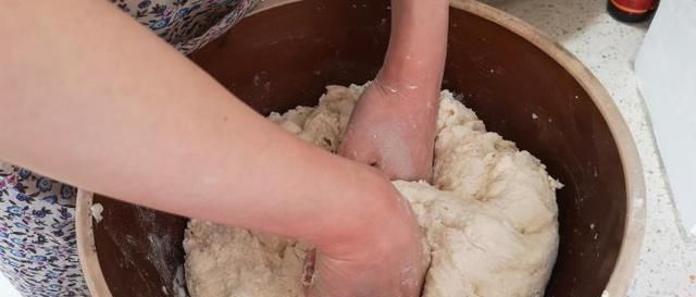 小苏打|发面时,有人用酵母,有人用小苏打,却不知用它发面,馒头更蓬松