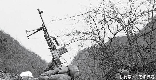 机枪|副班长用机枪打飞机，违反了部队纪律，彭总得知后大喜：官升三级