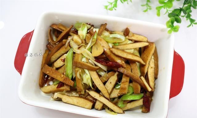 正合适|大葱和它是绝配,大火一炒,三两分钟就出锅,八月吃正合适