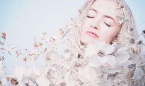 不值|女子相亲要五十万彩礼,相亲男怒怼“你不值这个价”