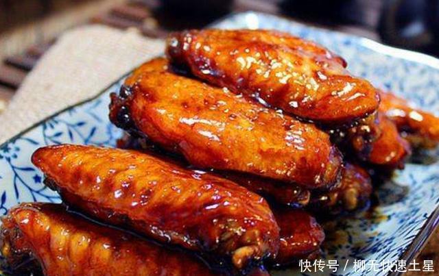 上桌|孩子爱吃的可乐鸡翅,简单3步就能上桌,甜香软嫩,营养又美味