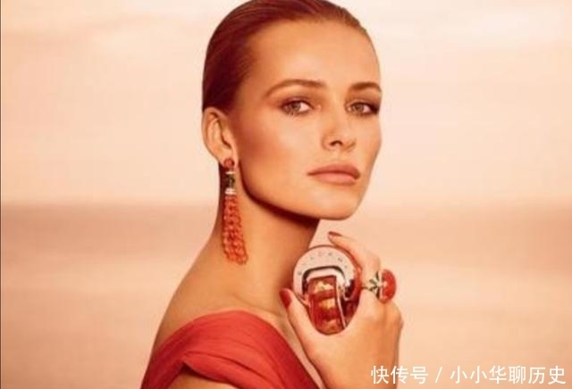 难闻|女人喷香水时，尽量少犯3个“错误”，不然味道易散，还难闻