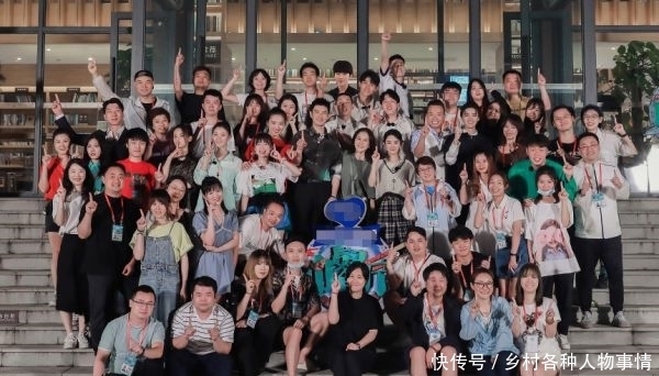 全家福|《中餐厅4》杀青啦!嘉宾全家福大曝光,王俊凯杨超越位置在边缘
