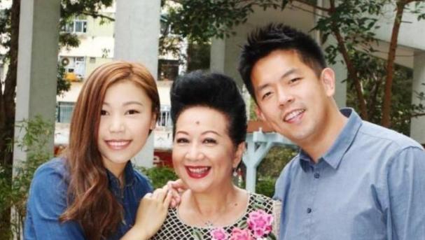 复合|被老公抛弃险自杀,为养3个儿女咬牙复出,成名后前夫要求复合