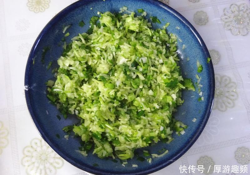 简单|早餐煎饺做这个馅,简单快捷最开胃,多汁鲜香,好吃不长胖