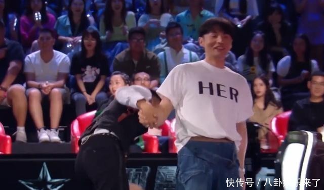 争抢|李宇春放弃的学员,被李荣浩和谢霆锋争抢,李健看热闹不嫌事大