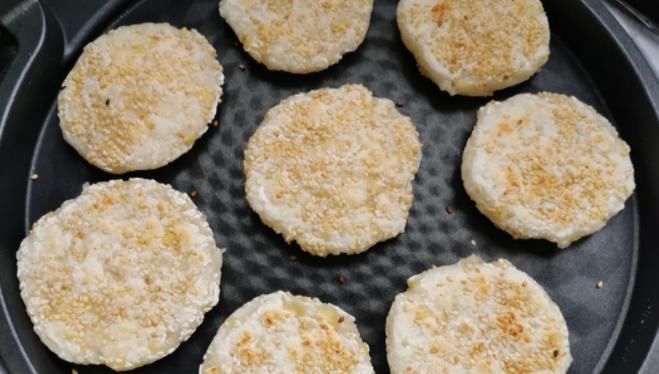 开水|糯米粉很受欢迎的吃法,开水一烫,加点水果促消化,出锅吃5个