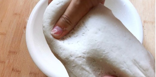 油炸|正宗油炸糕做法,糯米粉开水烫一烫,个个空心不塌陷,吃着不油腻