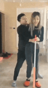 GIF|搞笑GIF：小鱼干给朕藏哪啦？这都不是朕的小鱼干！这货真是贱贱的啊！