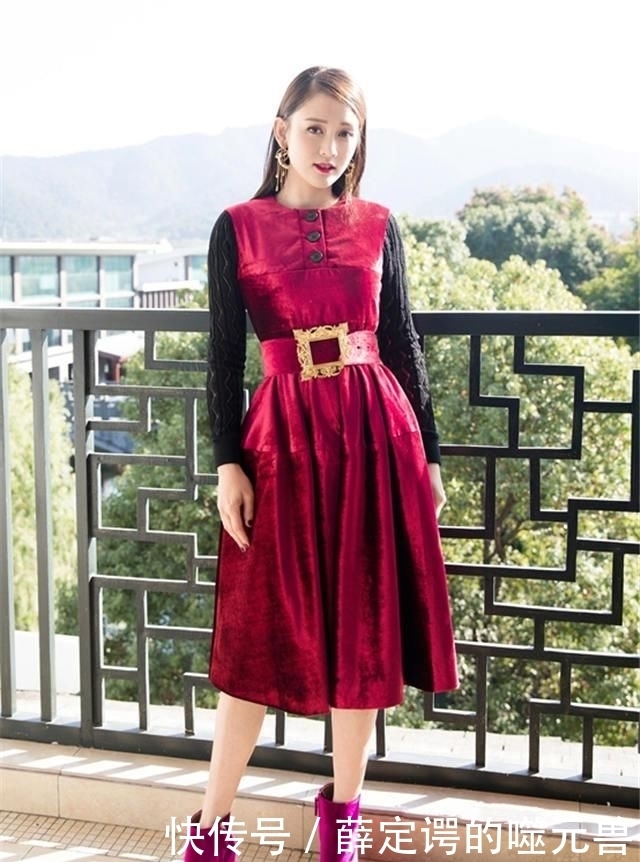 时髦|夏季的“丝绒裙”有多美？不同裙长、不同版型，这么搭时髦又高级