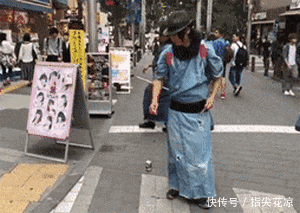 汉堡|搞笑GIF:精致女孩是这样吃汉堡的?