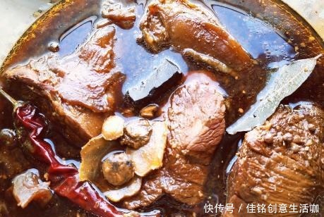 牛肉|酱牛肉时焯水是不对的,卤肉店老板透露小技巧,牛肉嫩滑有嚼劲