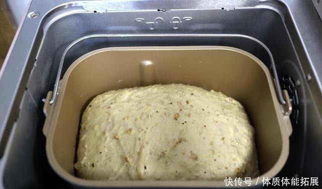 简单|用面包机做欧包,原来这么简单!只需加清水,外脆内嫩真地道