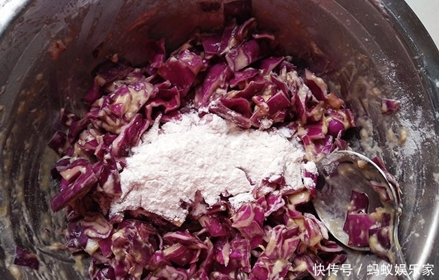  早餐|七月，鸡蛋和它做早餐，一拌一煎就出锅，比包子简单，比油条清爽