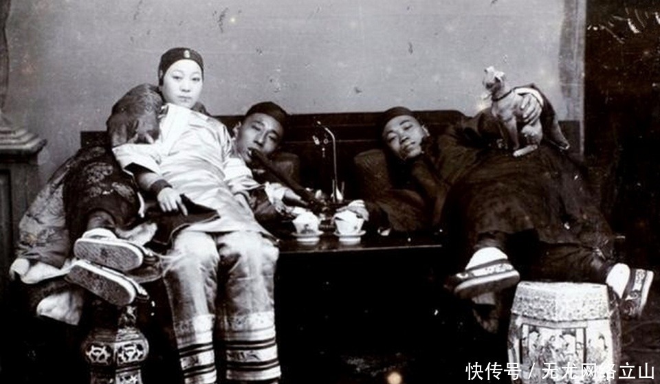 个个|一组清朝吸食鸦片老照片:个个自甘堕落,迷迷糊糊,瘦骨嶙峋