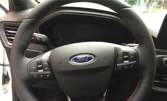 用车|开福特福克斯的人大多属于什么档次?车主用车1个月后说了真心话