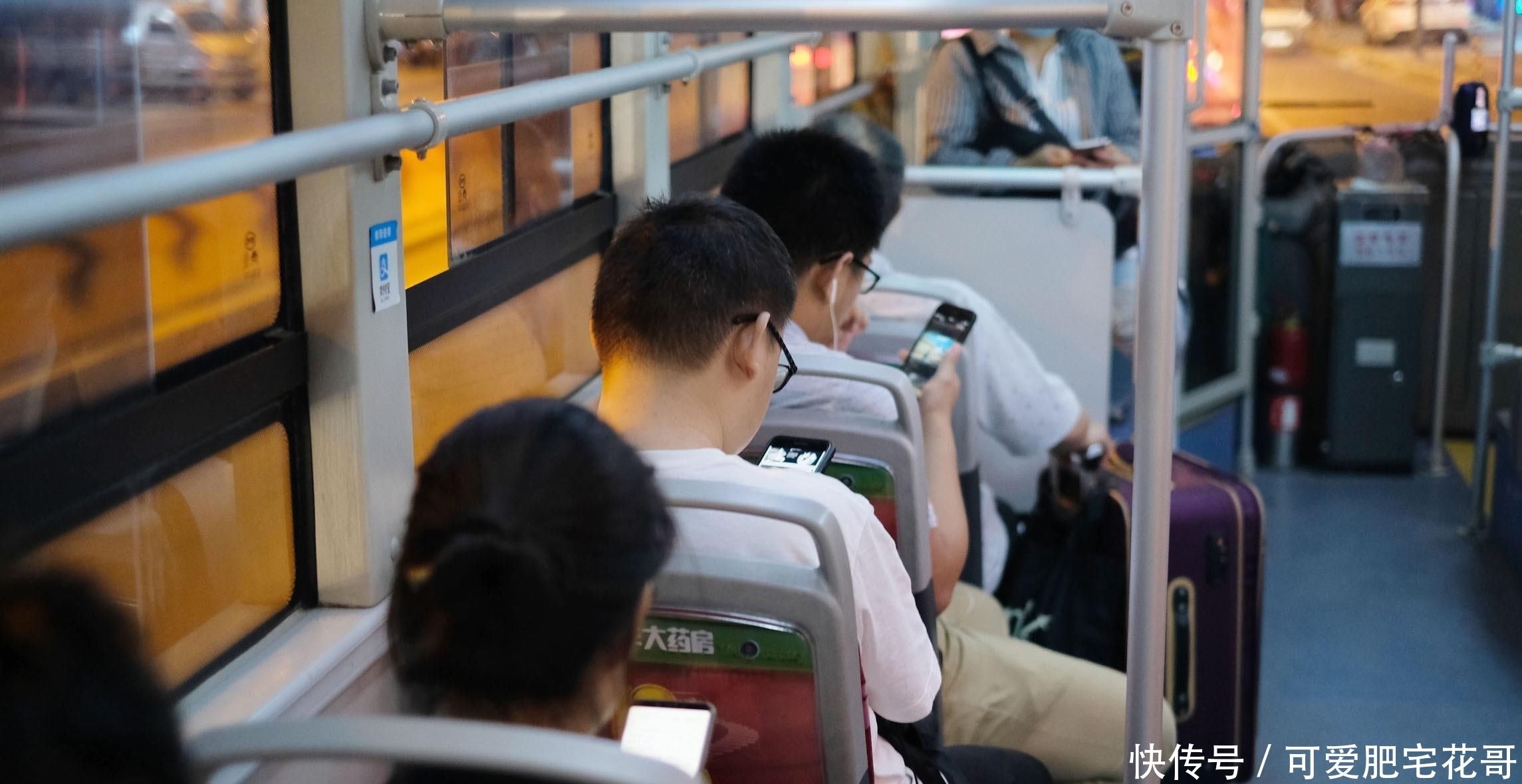  颈纹|脖子上的皱纹是怎么产生的？预防颈纹产生，你应该知道这些事