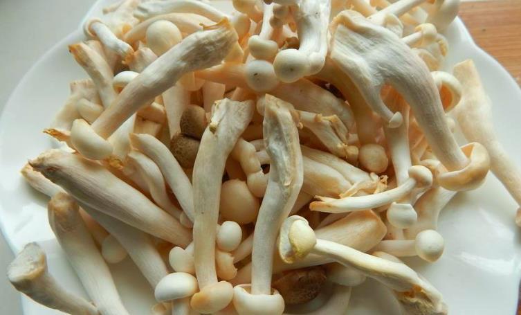 过年|我家每年过年都要做此凉菜,多种食材搭配在一起,好吃营养还解腻