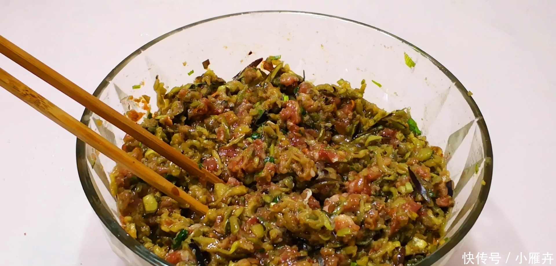  茄子|茄子包饺子，实在太好吃了，鲜美多汁不油腻，比肉饺子还香还好吃