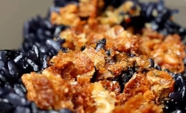 大娘|大娘凌晨3点开门卖“它”,4点开始排队,5元一份,7个人忙不过来