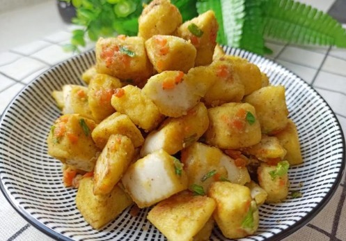  轻松|孜然炒馒头的家常做法，香味浓郁，5分钟出锅，轻松解决全家早餐