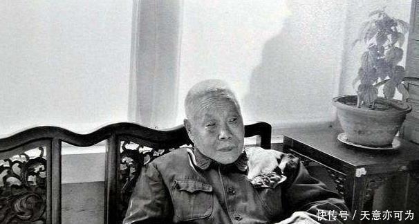 晚年|溥仪晚年去探望老太监,老太监见到他说了3个字,让溥仪羞愧想跑