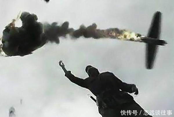 燕双鹰|抗日神剧:轻功躲子弹我忍,包子手雷我忍,燕双鹰的皮衣我忍不了