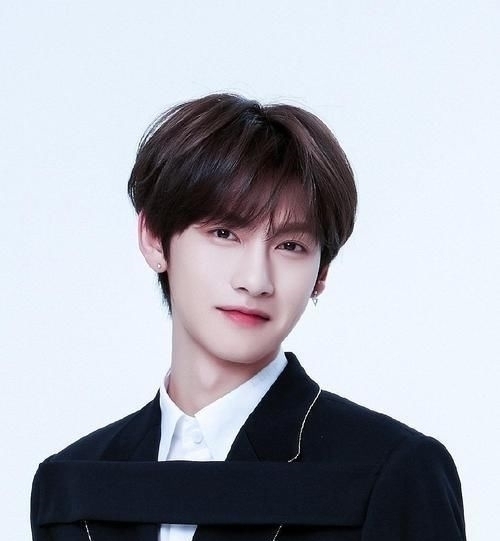 粉丝|《少年之名》总决赛场外一片狼藉,网曝粉丝应援没交场地费广告牌被保安推倒