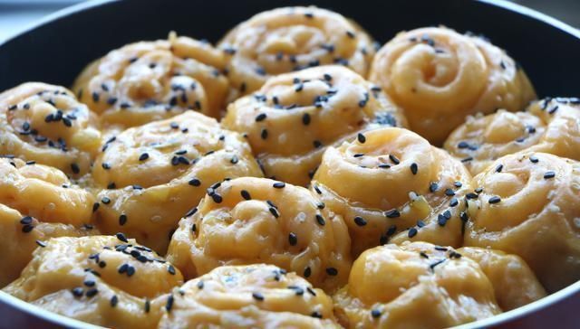  馒头|西红柿鸡蛋别炒着吃了，新吃法隔三差五就做，比馒头油条受欢迎