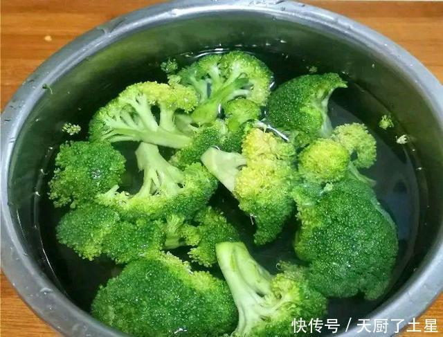 米饭|剩米饭别再炒着吃了,这样做简单营养又美味,我家一周吃3次