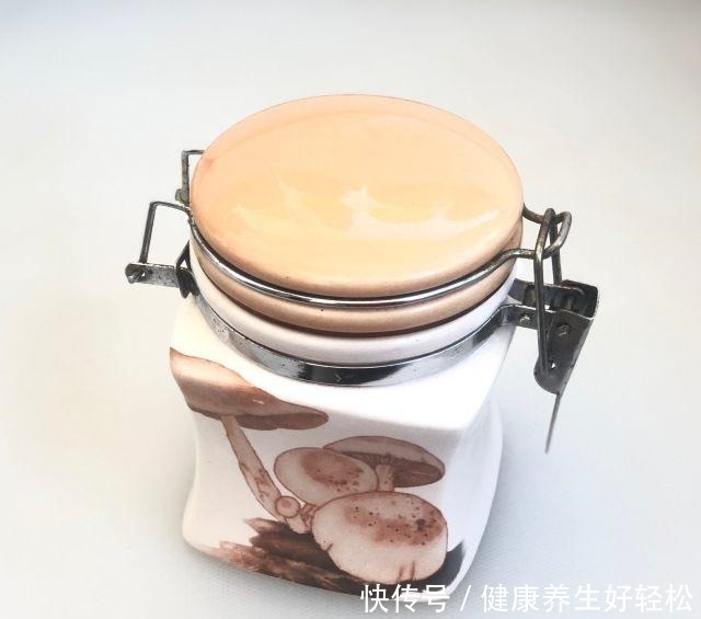 凉拌|凉拌黄瓜这样吃，方便又快捷，一次一盘都不够