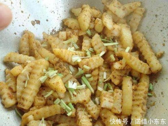 狼牙土豆|小夫妻小吃摊每份只卖3元,但每天收入却上千,好吃到没朋友!