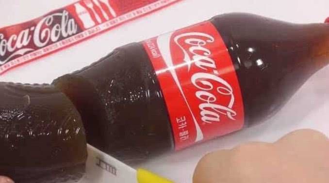 固体|你见过可以切开来的可乐吗新款可乐蛋糕了解一下