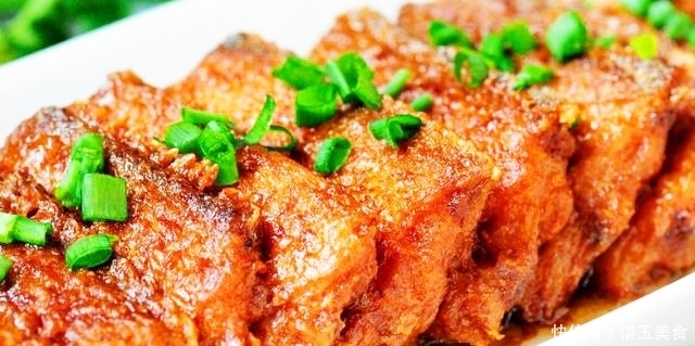 洗净切成|朋友小聚,在家做几道美味可口的家常菜,下酒下饭,比饭店还好吃