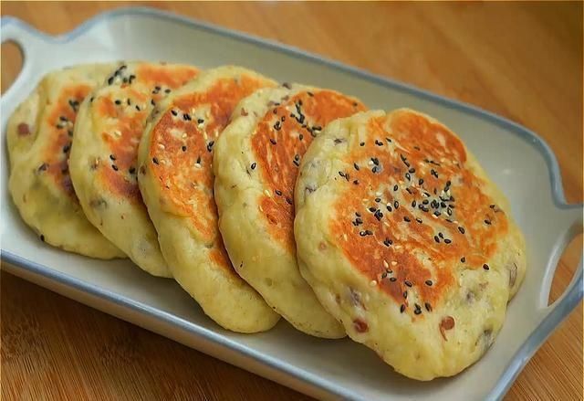 家常|入夏后，我家常做这面食，不揉面，不擀面，香甜松软有营养