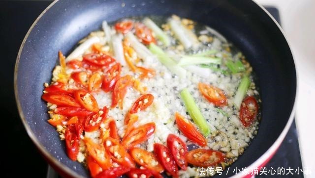 超爱|天凉了,黄瓜萝卜不如它,10块一斤,炒着比肉香,儿子超爱吃