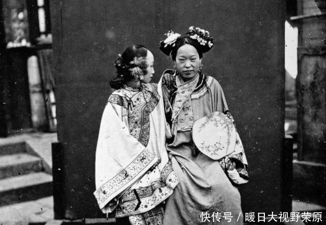 花船|百年前老照片: 晚清的花船你敢去吗? 最后一张左二真美