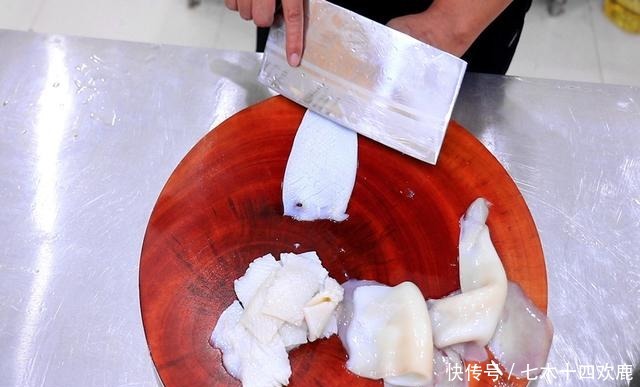 盐水|海边人做鱿鱼有一套,盐水生滚鲜鱿鱼,出锅鲜香弹脆,太好吃了