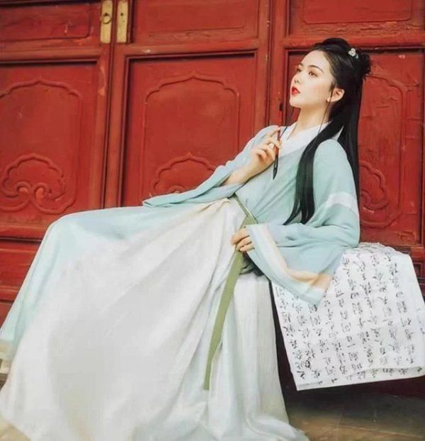 不雅|漫展接连上热搜,“jk女孩”的不雅动作不是摄影师放肆的理由