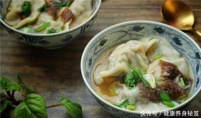  每次|秋天多给孩子做这馅的饺子，鲜美入味，每次煮一大锅，百吃不厌