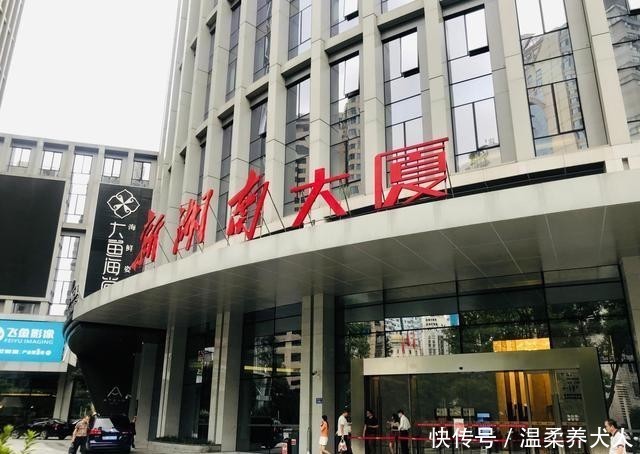  每秒|这栋大楼的高速电梯特快，每秒6米，有坐飞机的感觉